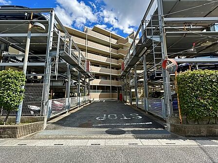 駐車場。