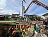 外観：車通りの少ない閑静な住宅地、のびのびした子育てに適します。 
