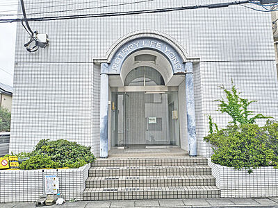 外観：ＪＲ宇都宮線「東大宮」駅東口徒歩3分、提携駐車場もあります。エステート白馬東大宮店までお気軽にお問い合わせください。 