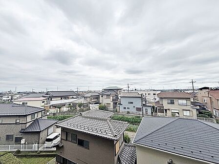 車の通りも少ない閑静な住宅地。子育てにも、第二の人生にも。
