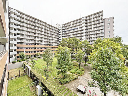 ゆったりとした緑地の多い立地ならでは！このビュースポットは見ごたえあります。 