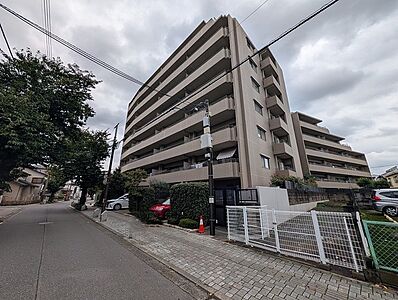 外観：ＪＲ各線「大宮」駅 徒歩16分。駅から桜並木の綺麗な通り沿いです。