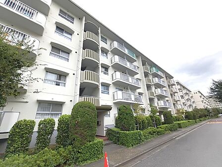 JR宇都宮線「東大宮」駅東口徒歩3分、提携駐車場もあります。エステート白馬東大宮店までお気軽にお問い合わせください。