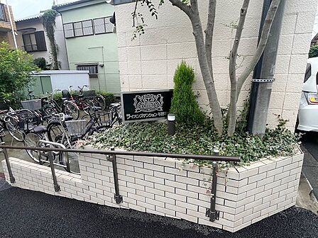 敷地内に駐輪場があります。