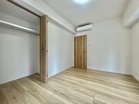 各部屋にはエアコンが備えついてます。