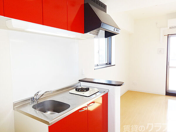 画像7:赤色のキッチンは可愛いですね♪
