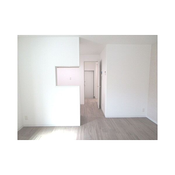 画像7:白を基調にしたお部屋です。
