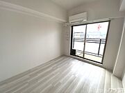 白を基調にした明るいお部屋です。