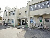 武蔵村山市立雷塚図書館 858m