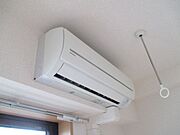 ★備え付けのエアコンです★