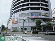 パークアベニュー 徒歩8分。ショッピングセンター 590m