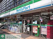 ファミリーマート 徒歩1分。 50m