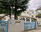 中野区立北中野中学校 徒歩11分。 820m