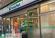 ファミリーマート新宿大久保一丁目店 徒歩4分。 270m