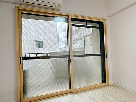 全室に内窓を設置しました。遮音性能だけでなく断熱にも効果があります。