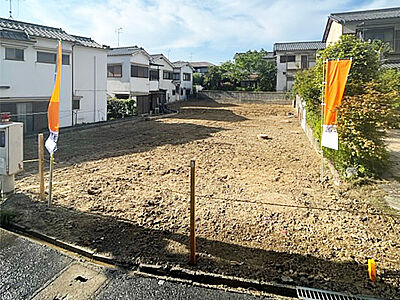 外観：敷地面積は約61坪！近鉄橿原線「西ノ京」駅まで徒歩10分の立地です。家族構成やライフスタイルに合わせてお好みの間取りで建築いただけます。/他の分譲地含む