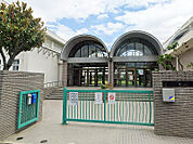 【矢田東小学校まで徒歩3分(約240m)】学校のHPでは、児童たちの様子が写真付きで定期的に紹介されているほか、こだわりのつまった美味しそうな給食が日々更新されています。