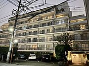 バス通りが近いながらも閑静な立地のヴィンテージマンション