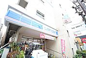 徒歩4分。ローソン天現寺店まで徒歩5分。コンビニまで平坦でゆったりした道で御座いますので、疲労を感じさせない場所に御座います。 290m
