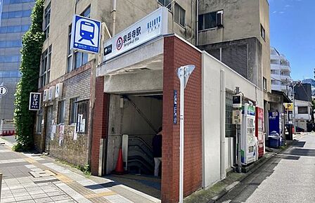泉岳寺駅(都営地下鉄 浅草線) 徒歩11分。 880m