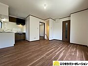 フロアタイルを上張りしたリビングダイニングです☆