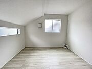 3号棟　子供部屋は明るい空間となっています！寝室にも良さそうですね！ 