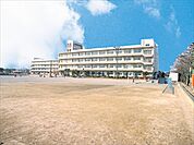 曽谷小学校（966m）