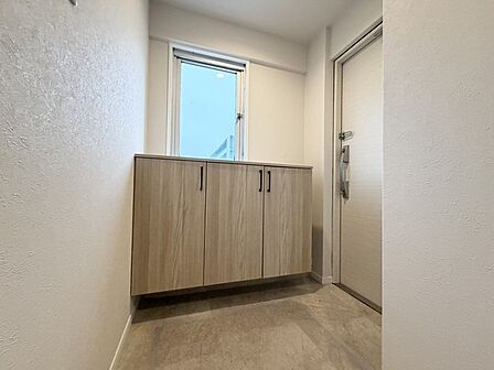 大型の下駄箱収納でお気に入りの靴もたっぷり収納できますね!