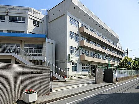 幸小学校（590m）