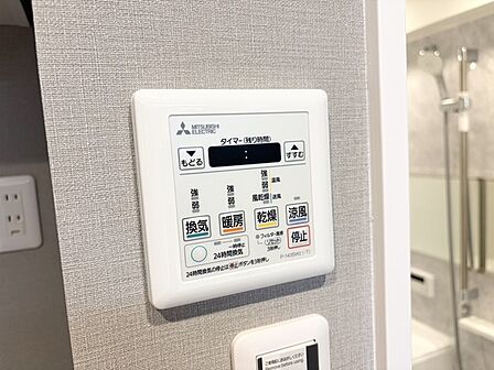 カビの発生も抑制出来ます!また暖房・涼風機能も付いているので冬はいつでも暖かく、夏は涼しく、雨の日でも洗濯物が乾くのも良いですよね!梅雨の時期など重宝します。