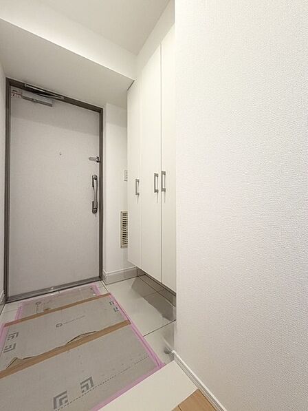大型の下駄箱収納でお気に入りの靴もたっぷり収納できますね!