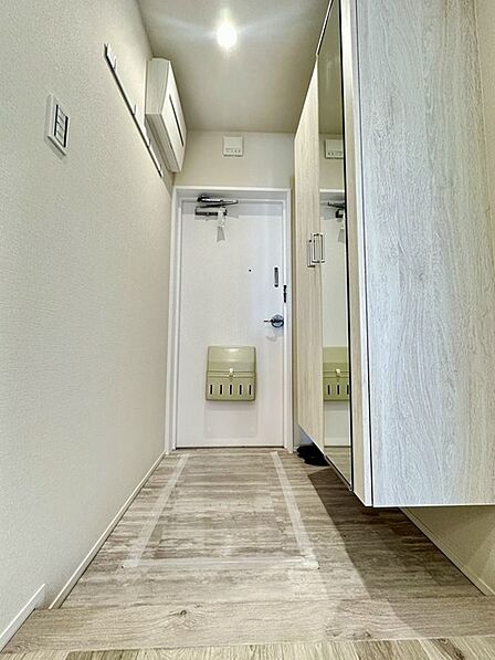 大型の下駄箱収納でお気に入りの靴もたっぷり収納できますね！ 