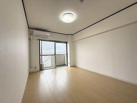 洋室です! 収納もしっかり取れていますのでお部屋を有効に使えますね!!