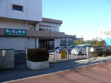 小栗原小学校683 m
