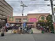 ライフ服部店 537m