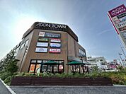 イオンタウン豊中庄内 330m