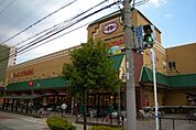 スーパーナショナル野里店 651m