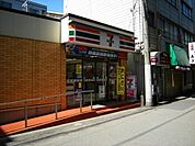 セブンイレブンJR塚本駅西店 44m