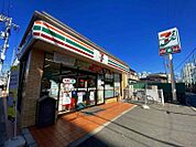 セブンイレブンJR塚本駅西店 86m