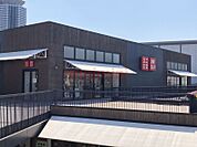 ユニクロ吹田グリーンプレイス店 556m