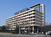 高槻市役所 762m
