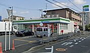 ファミリーマート高槻宮田町二丁目店 321m