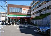 ファミリーマート吹田垂水町一丁目店 423m
