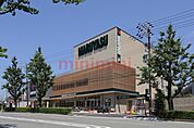 スーパーマルヤス南春日丘店 246m