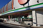 ファミリーマート阪急総持寺駅前店 100m