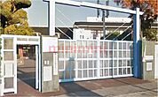 高槻市立桃園小学校 516m