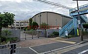 茨木市立春日小学校 449m