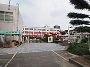 高槻市立芥川小学校 583m