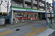 ファミリーマート茨木春日三丁目店 106m