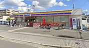 ミニストップ茨木春日店 215m